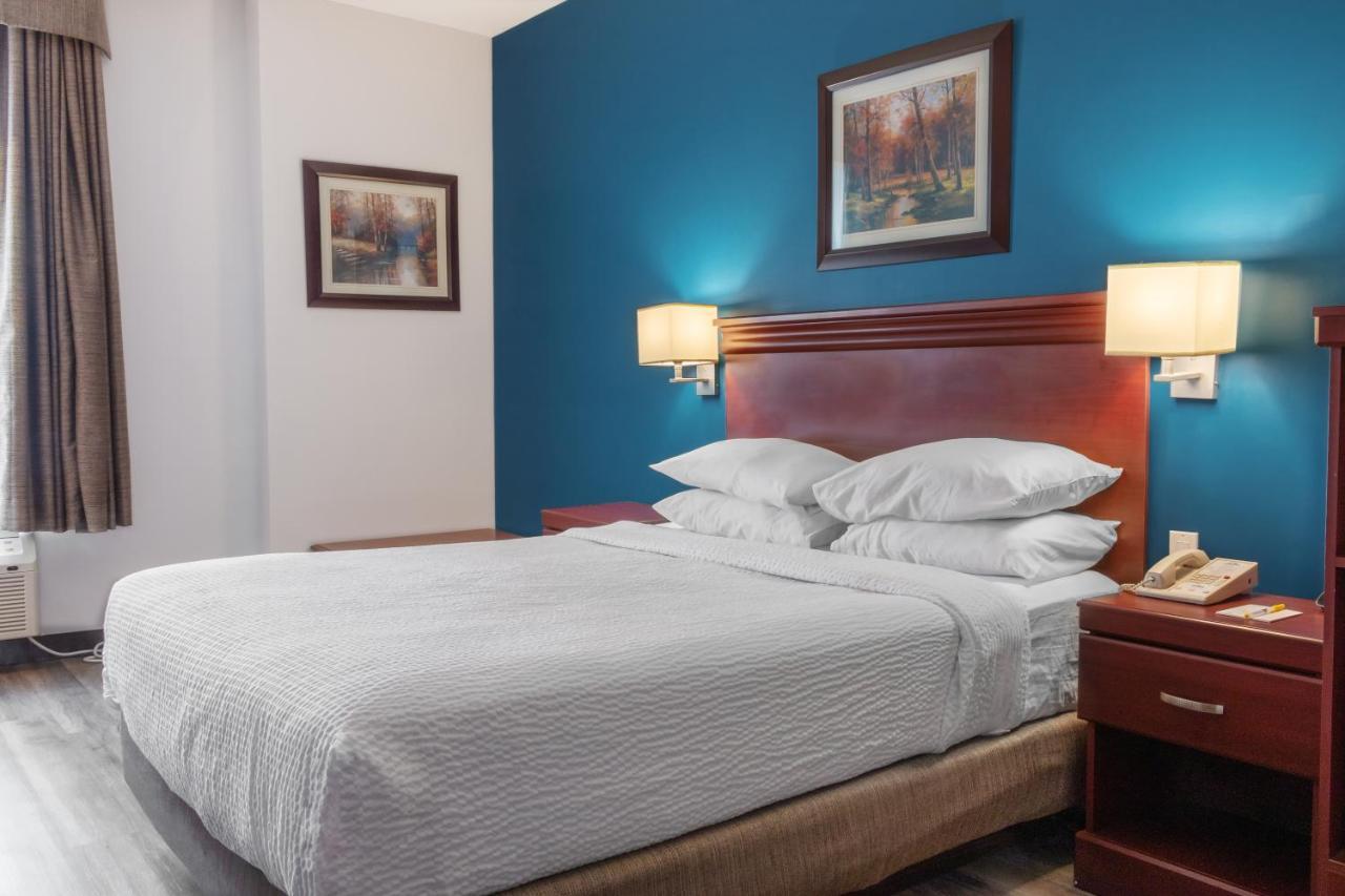 Premier Inn & Suites - Downtown هاميلتون المظهر الخارجي الصورة